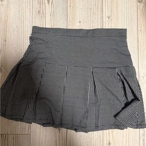 FREE w/ purchase over $10. Gingham Pleated Mini Skirt 🪩